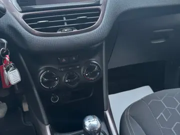 Peugeot 2008 2014 12 1.6