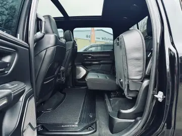 DODGE CLEAN CARFAX LIMITED PANO LUFT RAMBOX AHK NAVI