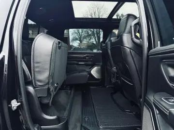 DODGE CLEAN CARFAX LIMITED PANO LUFT RAMBOX AHK NAVI