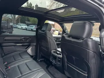 DODGE CLEAN CARFAX LIMITED PANO LUFT RAMBOX AHK NAVI