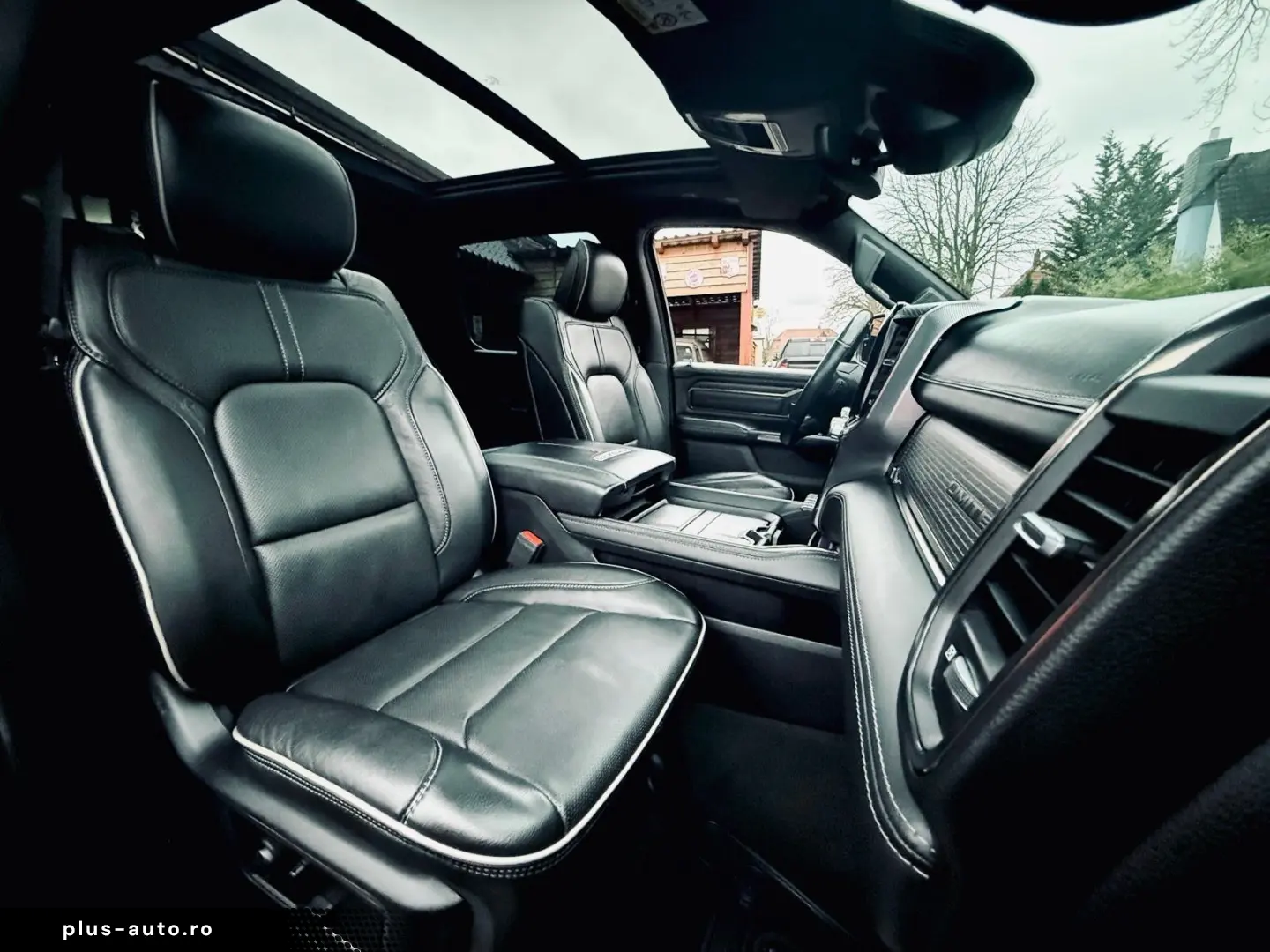 DODGE CLEAN CARFAX LIMITED PANO LUFT RAMBOX AHK NAVI