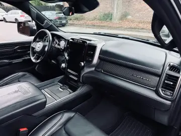 DODGE CLEAN CARFAX LIMITED PANO LUFT RAMBOX AHK NAVI