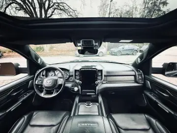 DODGE CLEAN CARFAX LIMITED PANO LUFT RAMBOX AHK NAVI