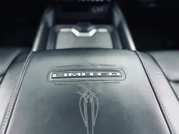 DODGE CLEAN CARFAX LIMITED PANO LUFT RAMBOX AHK NAVI