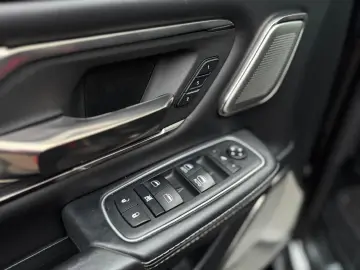 DODGE CLEAN CARFAX LIMITED PANO LUFT RAMBOX AHK NAVI