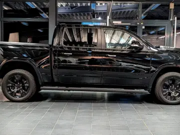 DODGE RAM 1500  Laramie Limited Night HEMI 5.7L   4x4