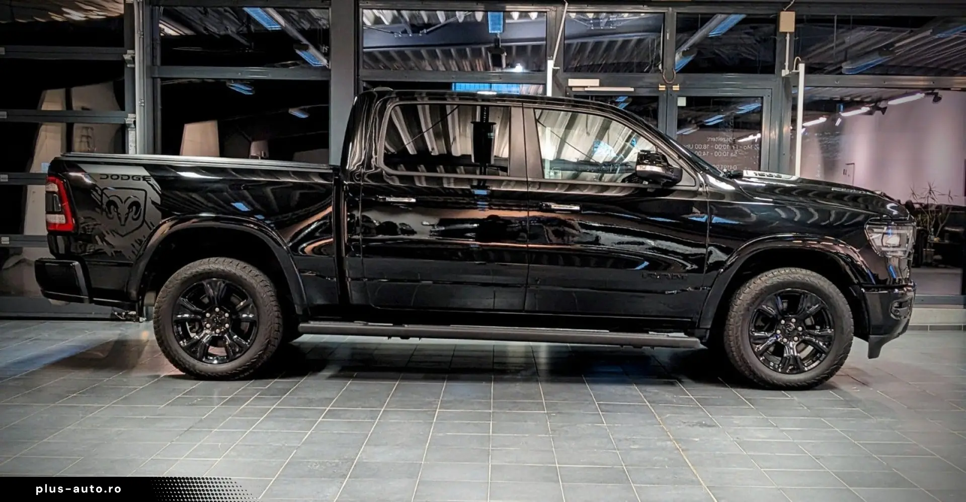 DODGE RAM 1500  Laramie Limited Night HEMI 5.7L   4x4