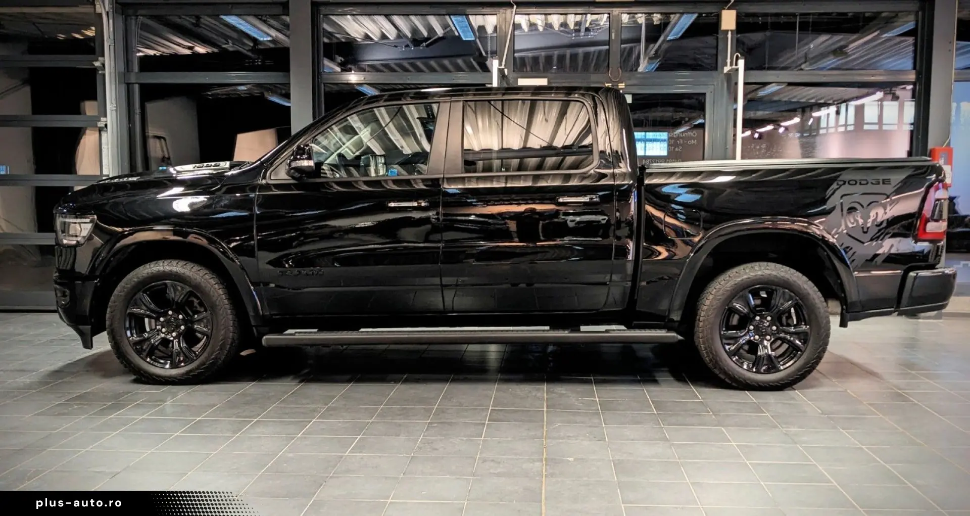 DODGE RAM 1500  Laramie Limited Night HEMI 5.7L   4x4