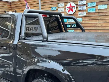 DODGE RAM 1500 Laramie 5.7L 12´´ Navi 4x4 LPG