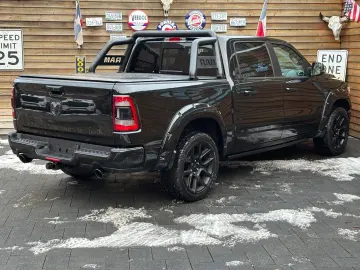 DODGE RAM 1500 Laramie 5.7L 12´´ Navi 4x4 LPG