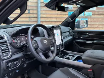 DODGE RAM 1500 Laramie 5.7L 12´´ Navi 4x4 LPG