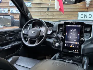 DODGE RAM 1500 Laramie 5.7L 12´´ Navi 4x4 LPG