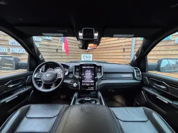 DODGE RAM 1500 Laramie 5.7L 12´´ Navi 4x4 LPG