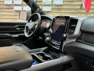 DODGE RAM 1500 Laramie 5.7L 12´´ Navi 4x4 LPG