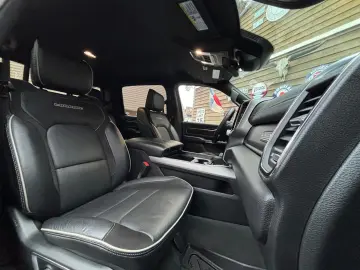 DODGE RAM 1500 Laramie 5.7L 12´´ Navi 4x4 LPG