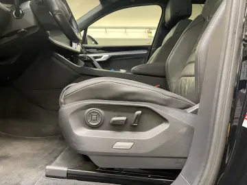 VW Touareg 3.0 V6 TDI 4Motion R-Line Pano R-Line LM