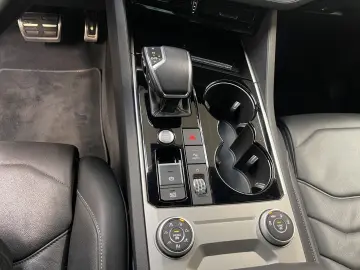 VW Touareg 3.0 V6 TDI 4Motion R-Line Pano R-Line LM