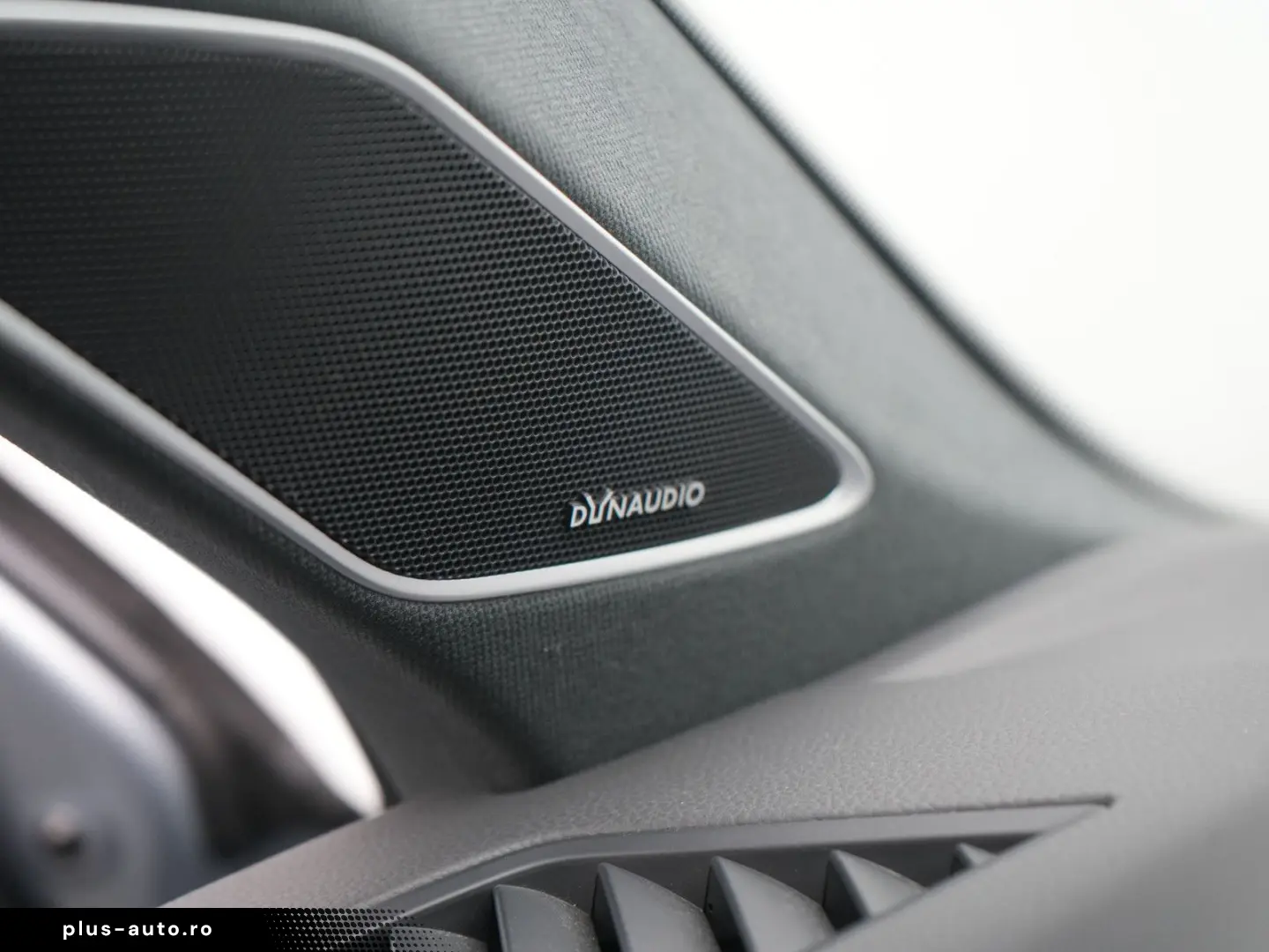 VW Touareg R-Line MASSAGE ACC DYNAUDIO NAVI VIRT