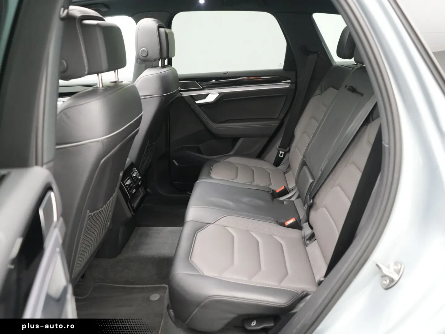 VW Touareg R-Line MASSAGE ACC DYNAUDIO NAVI VIRT