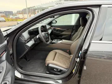 BMW i5 e40 T. HUD ACC SuView.Sitzbel.LiveProf.AHK19