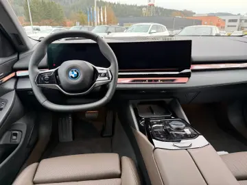 BMW i5 e40 T. HUD ACC SuView.Sitzbel.LiveProf.AHK19