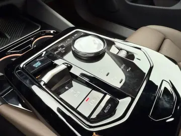 BMW i5 e40 T. HUD ACC SuView.Sitzbel.LiveProf.AHK19