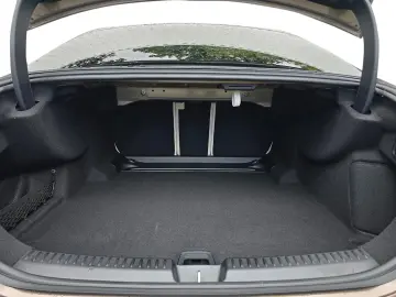 Mercedes-Benz E 200d AMG Burmester