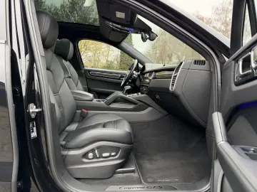 PORSCHE Cayenne Coupe GTS ACC HUD PDCC Massage STHZ