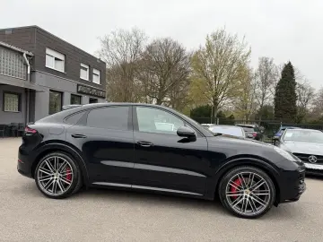 PORSCHE Cayenne Coupe GTS ACC HUD PDCC Massage STHZ