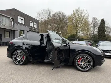 PORSCHE Cayenne Coupe GTS ACC HUD PDCC Massage STHZ