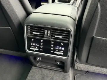 PORSCHE Cayenne Coupe GTS ACC HUD PDCC Massage STHZ