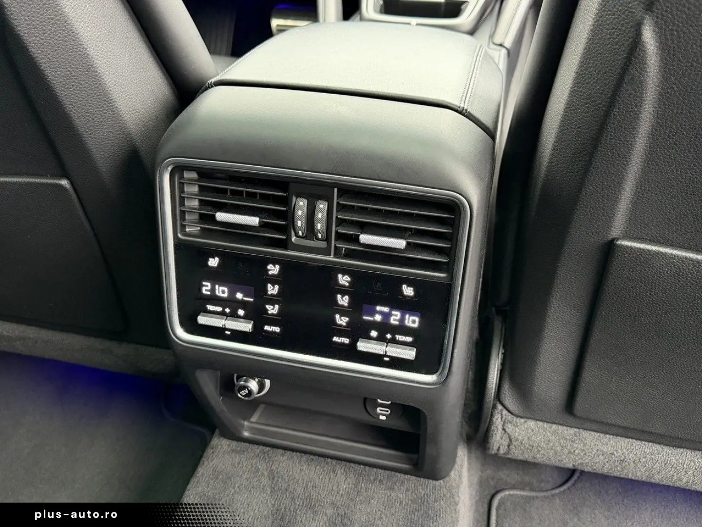 PORSCHE Cayenne Coupe GTS ACC HUD PDCC Massage STHZ