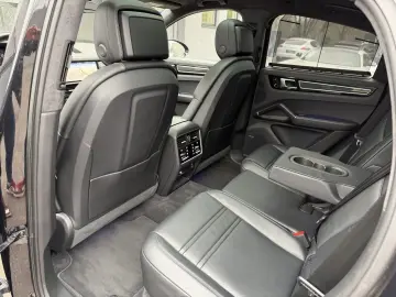 PORSCHE Cayenne Coupe GTS ACC HUD PDCC Massage STHZ