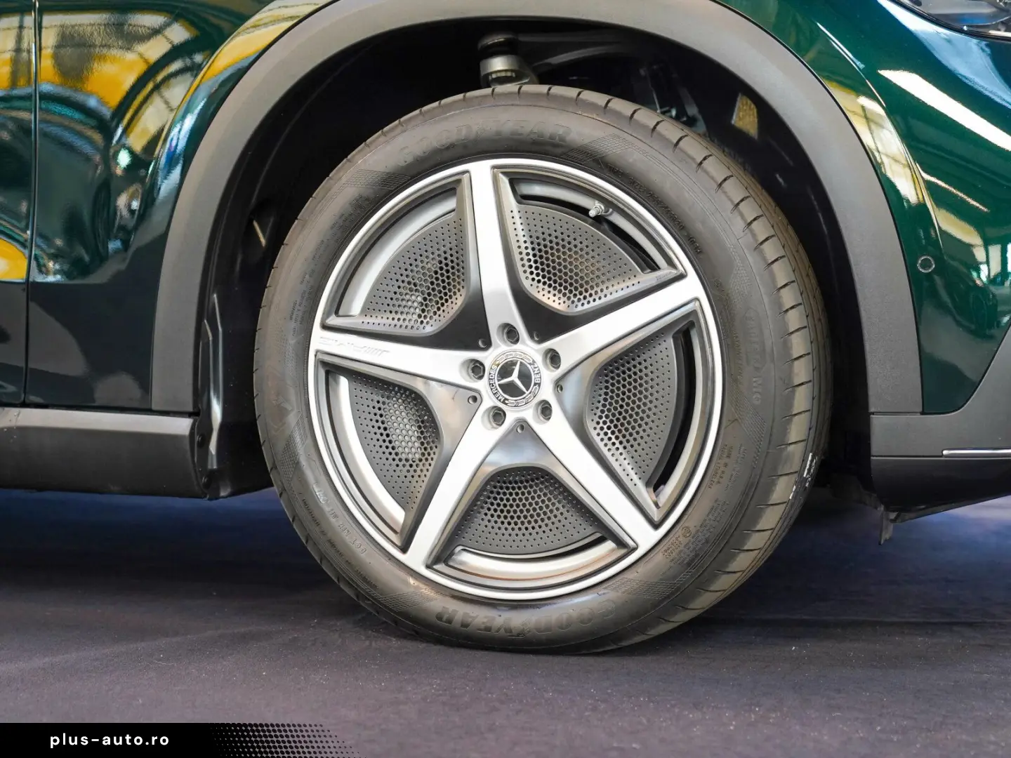 MERCEDES-BENZ EQE 500 4M AMG Line Premium Plus HYPERSCREEN