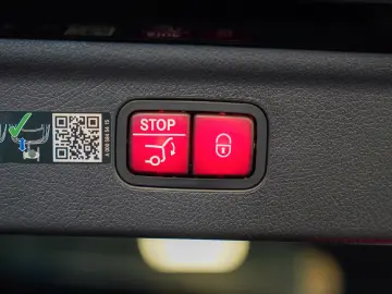 MERCEDES-BENZ EQE 500 4M AMG Line Premium Plus HYPERSCREEN