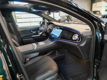 MERCEDES-BENZ EQE 500 4M AMG Line Premium Plus HYPERSCREEN