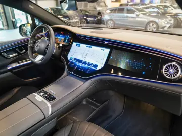 MERCEDES-BENZ EQE 500 4M AMG Line Premium Plus HYPERSCREEN