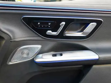 MERCEDES-BENZ EQE 500 4M AMG Line Premium Plus HYPERSCREEN