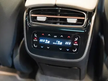 MERCEDES-BENZ EQE 500 4M AMG Line Premium Plus HYPERSCREEN