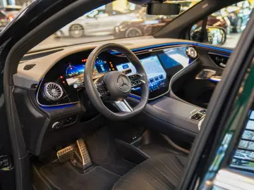 MERCEDES-BENZ EQE 500 4M AMG Line Premium Plus HYPERSCREEN