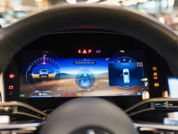 MERCEDES-BENZ EQE 500 4M AMG Line Premium Plus HYPERSCREEN