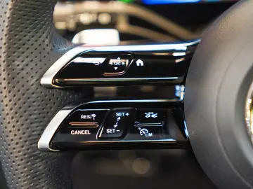 MERCEDES-BENZ EQE 500 4M AMG Line Premium Plus HYPERSCREEN