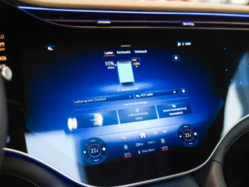 MERCEDES-BENZ EQE 500 4M AMG Line Premium Plus HYPERSCREEN