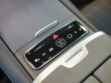 MERCEDES-BENZ EQE 500 4M AMG Line Premium Plus HYPERSCREEN