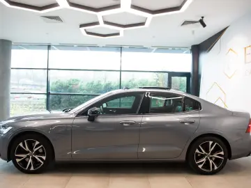 Volvo S60 Recharge 2.0 AWD R Design