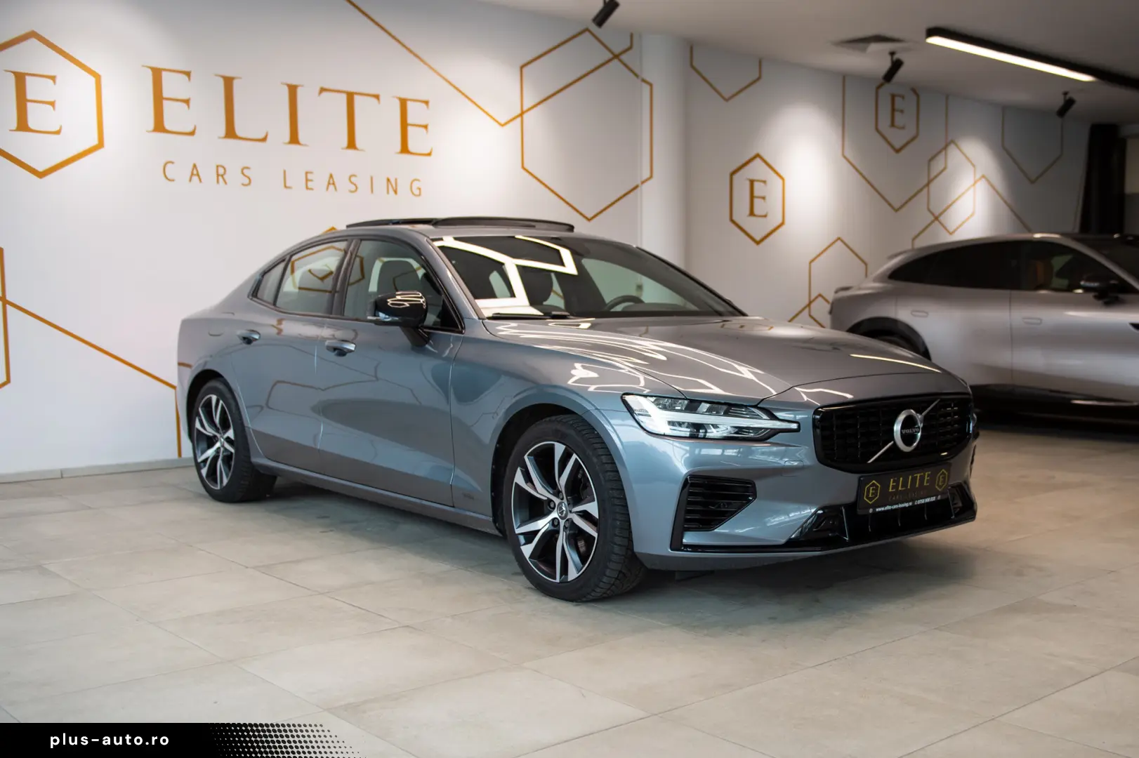 Volvo S60 Recharge 2.0 AWD R Design