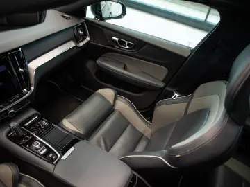 Volvo S60 Recharge 2.0 AWD R Design