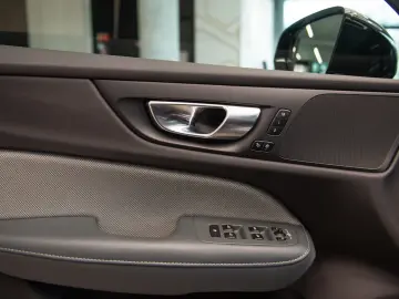 Volvo S60 Recharge 2.0 AWD R Design