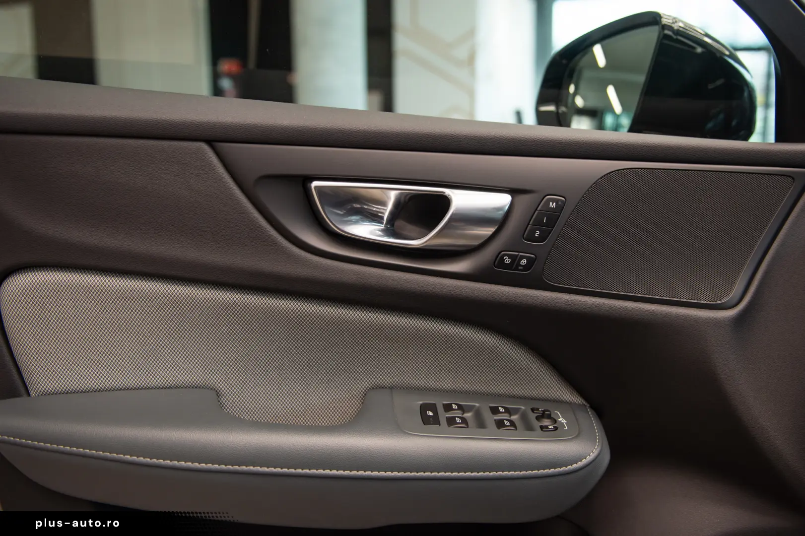 Volvo S60 Recharge 2.0 AWD R Design