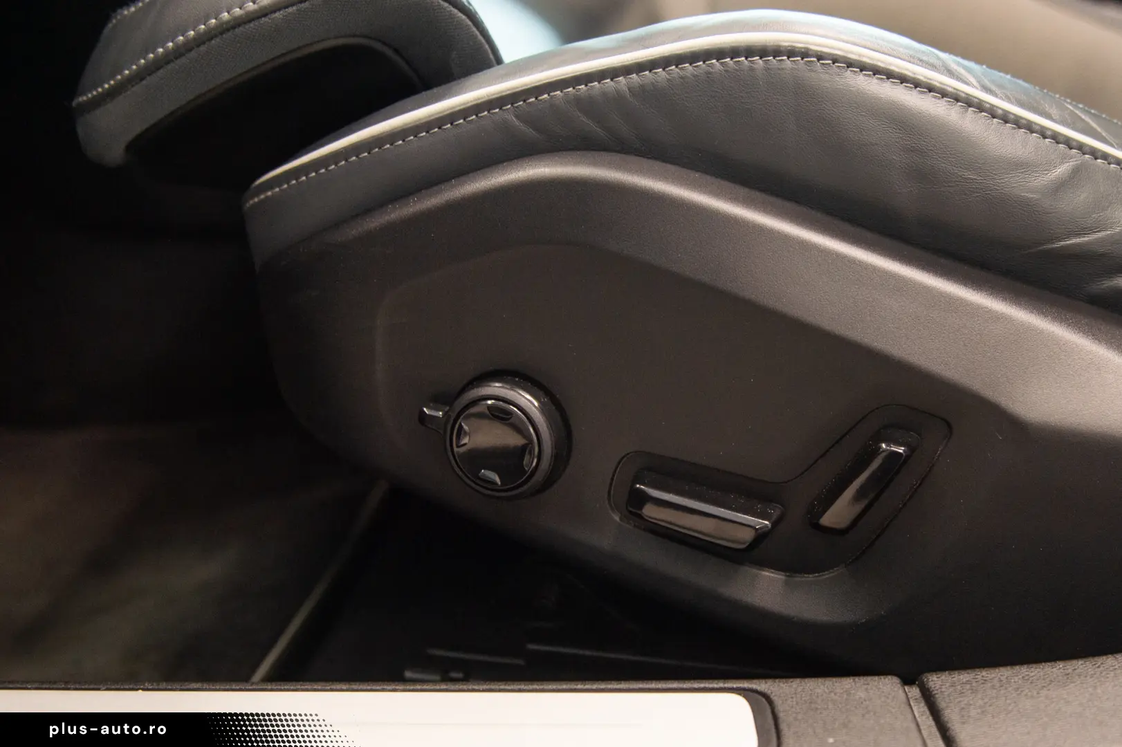 Volvo S60 Recharge 2.0 AWD R Design